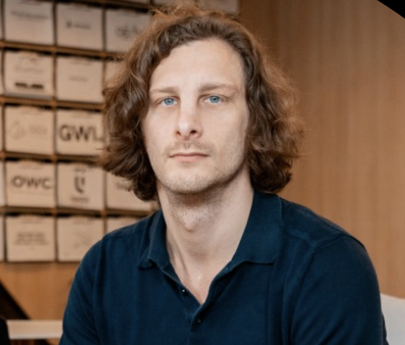 Jordan Shlosberg, CFA. profile photo from LinkeIn