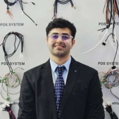 Om Advani . profile photo from LinkeIn